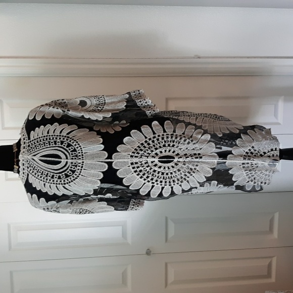 Stunning Kimono - Picture 4 of 10